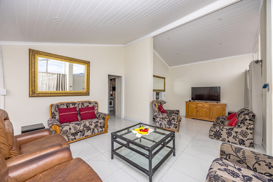 To Let 4 Bedroom Property for Rent in Townsend Estate Western Cape